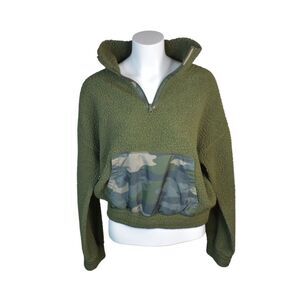 Offline by Aerie Quarter Zip Sherpa Sweatshirt Green Camo Winter Warm Medium